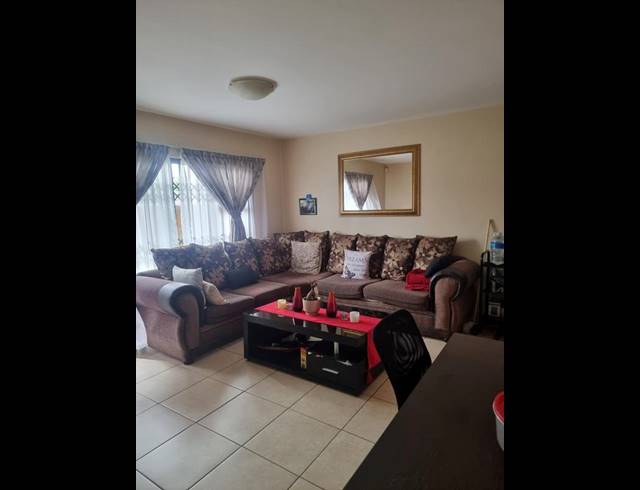 2 BEDROOM TOWNHOUSE FOR SALE IN PRIMROSE HILL